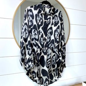 Alembika Hi-Lo Button Up Tunic With Pockets